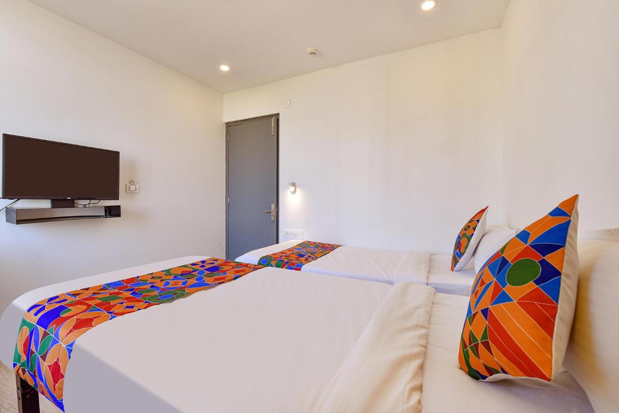 Fabhotel Ny Townhouse Ahmedabad Esterno foto