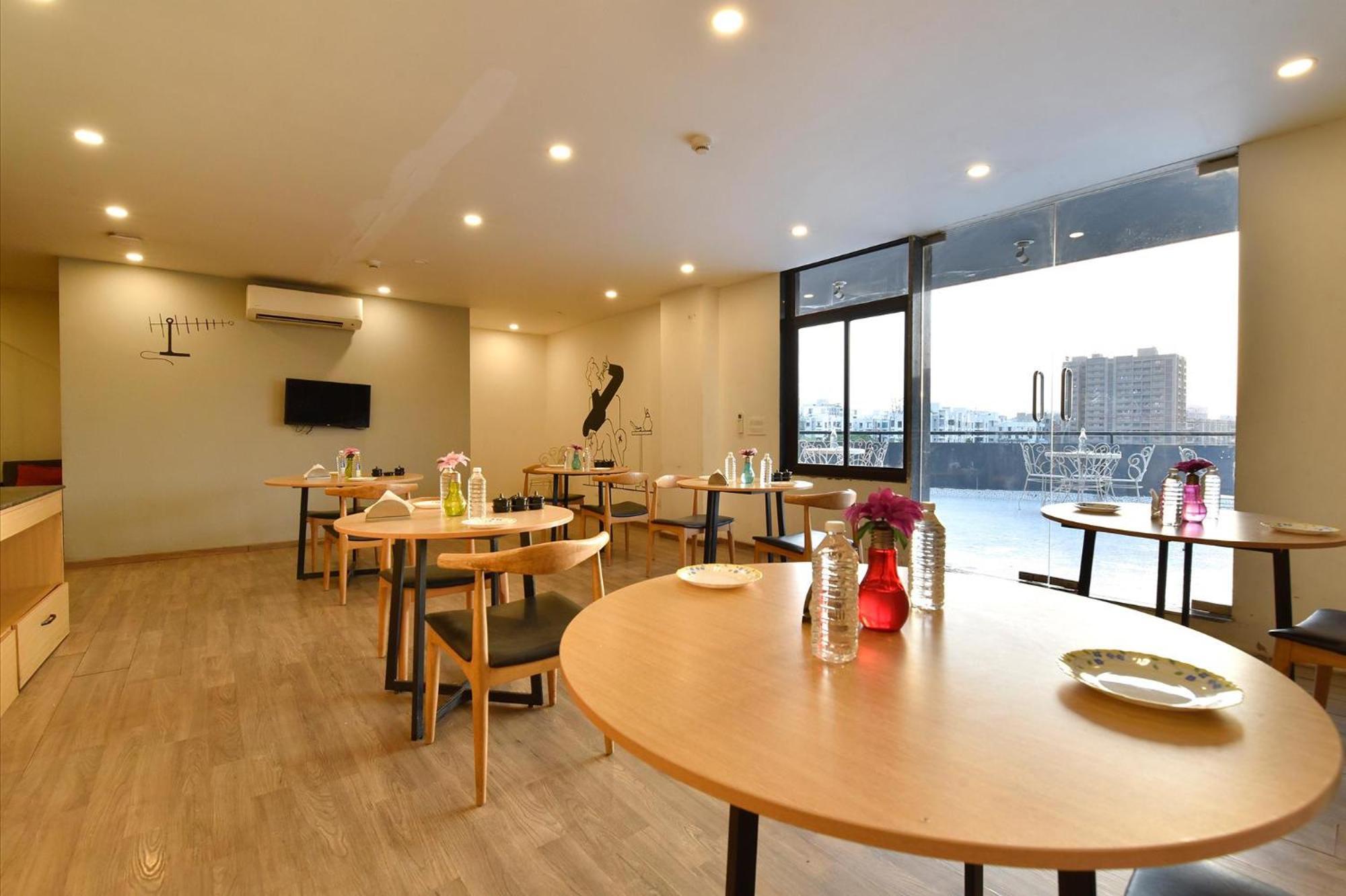 Fabhotel Ny Townhouse Ahmedabad Esterno foto