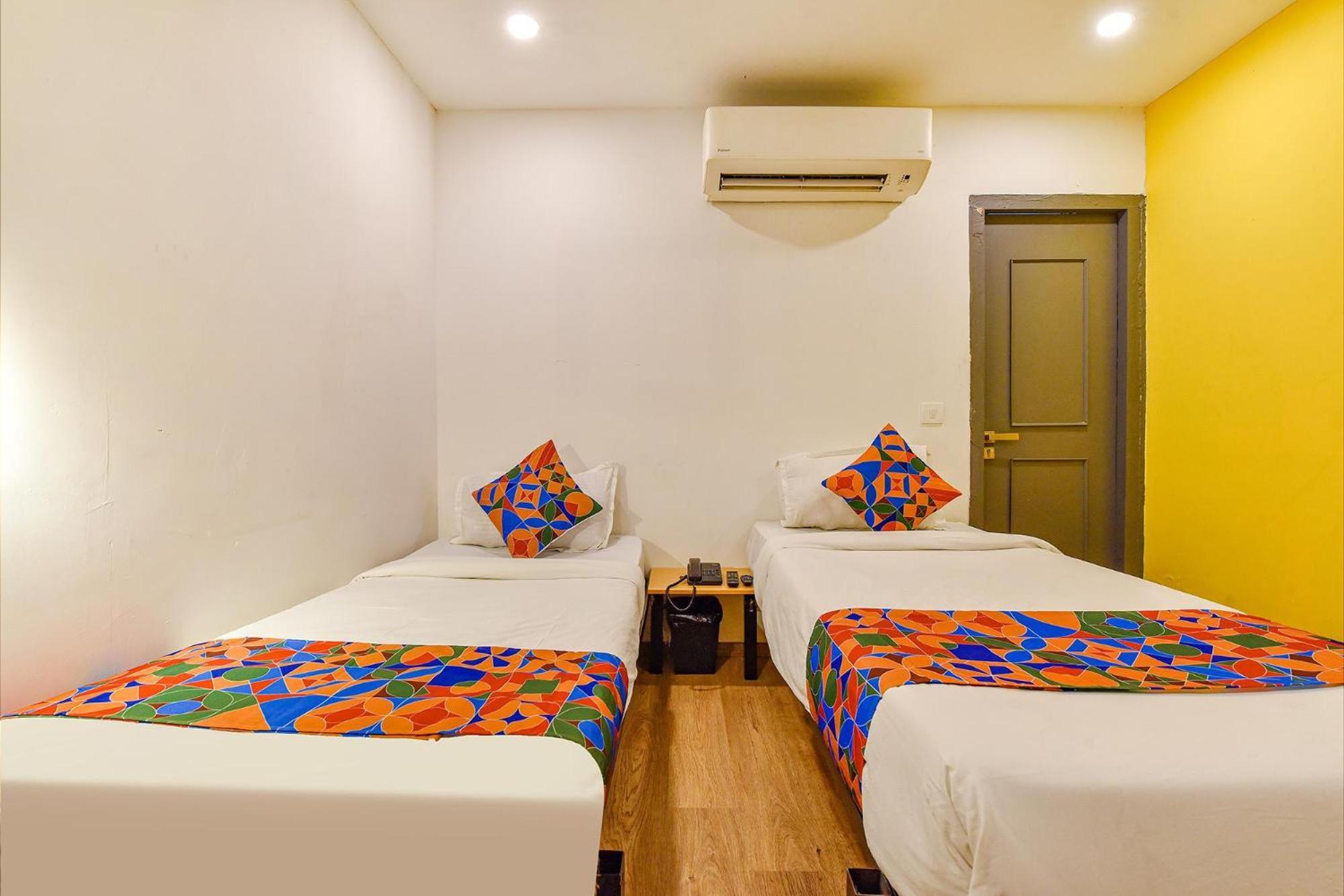 Fabhotel Ny Townhouse Ahmedabad Esterno foto