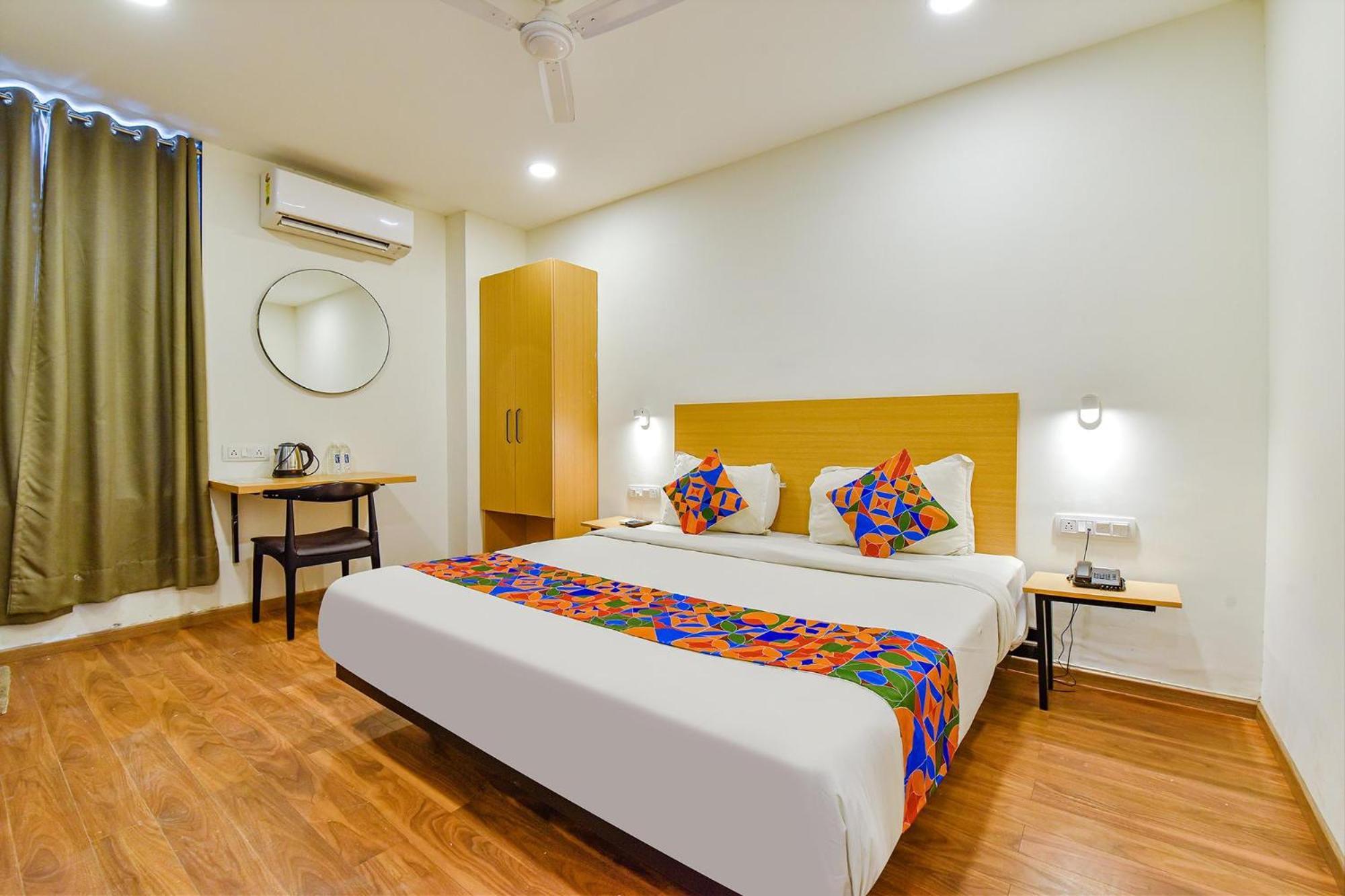 Fabhotel Ny Townhouse Ahmedabad Esterno foto