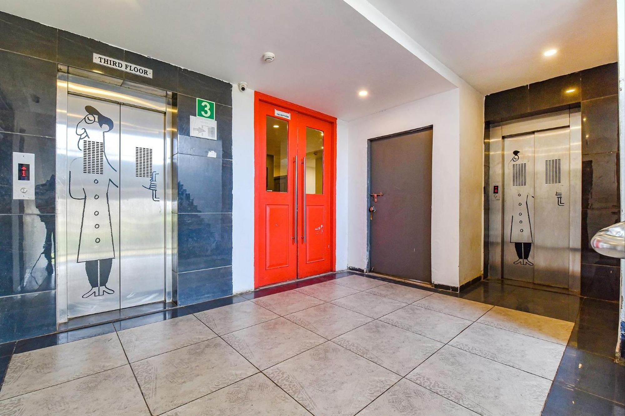 Fabhotel Ny Townhouse Ahmedabad Esterno foto